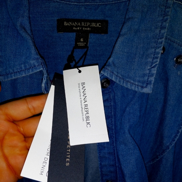 Banana Republic Button Top - Picture 1 of 7